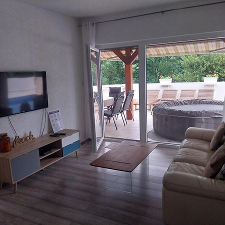 Vila Brig 108 - Private Swimming Pool And Jacuzzi Рийека Екстериор снимка
