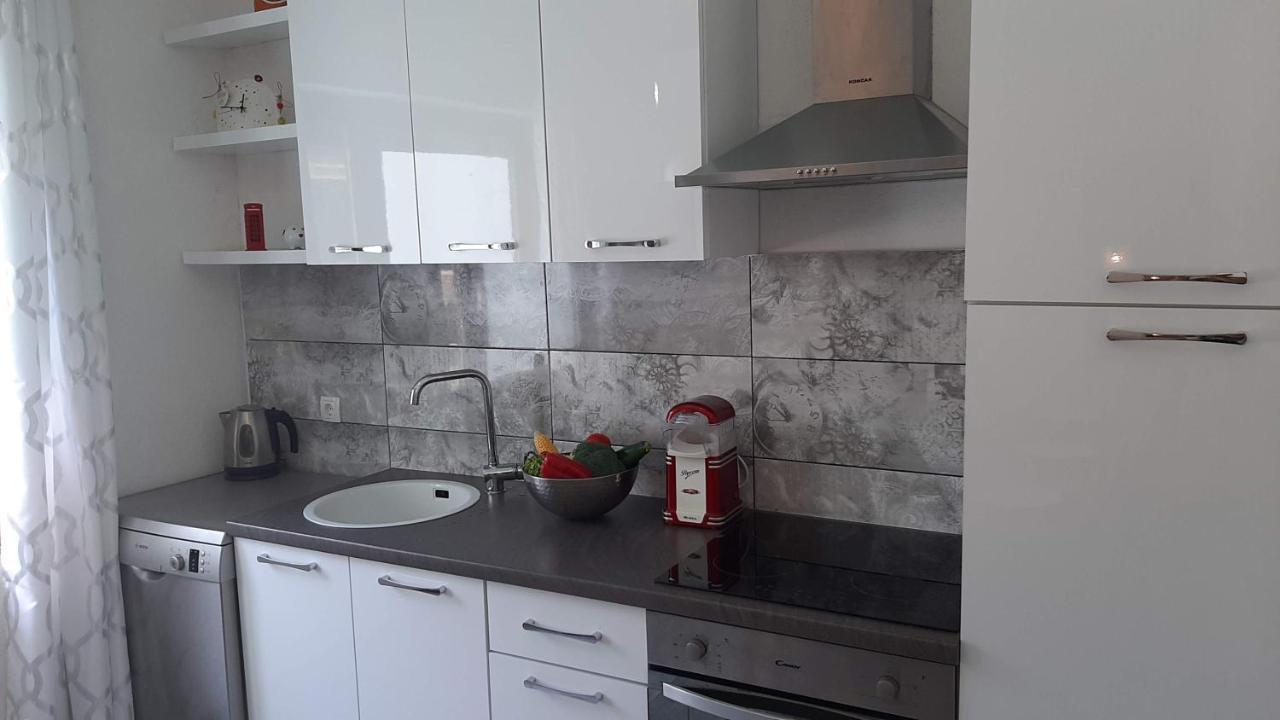 Vila Brig 108 - Private Swimming Pool And Jacuzzi Рийека Екстериор снимка