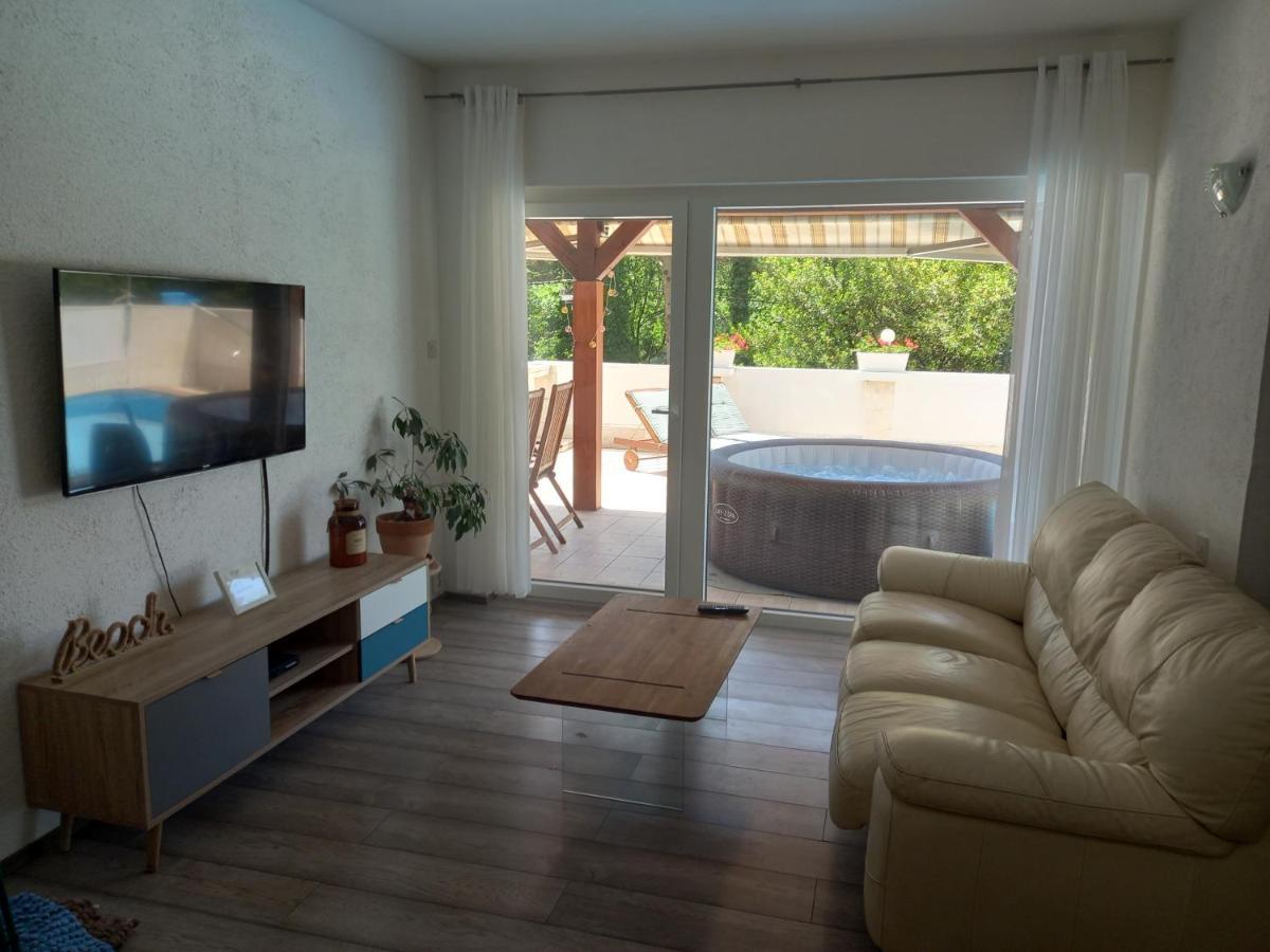 Vila Brig 108 - Private Swimming Pool And Jacuzzi Рийека Екстериор снимка