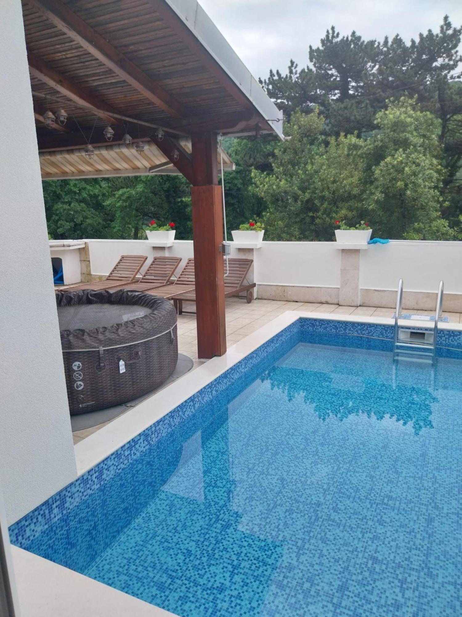 Vila Brig 108 - Private Swimming Pool And Jacuzzi Рийека Екстериор снимка